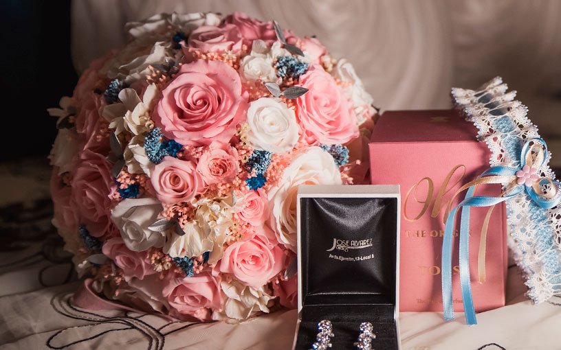 Ramo de novia con flores preservadas rosas