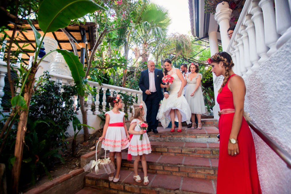 Boda Fabiola & Jonathan 21 Entrada-ceremonia-boda-coral-en-la-playa