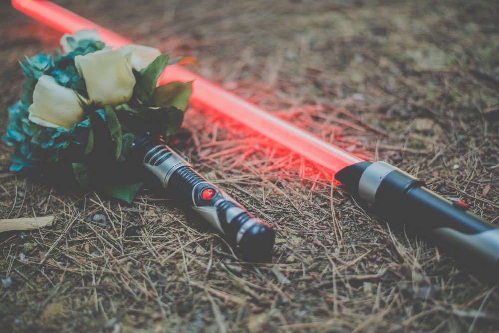 Nosotras 12 Postboda inspirado en Star Wars, espada laser tipo ramo